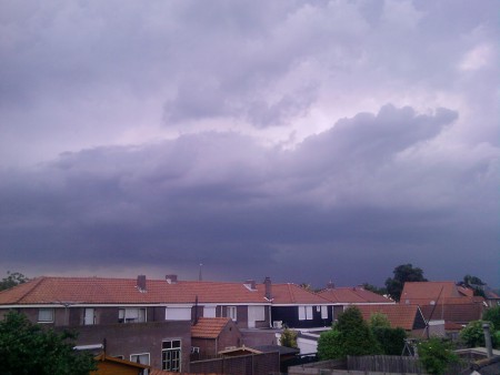 Meer donkere wolken op 5-8-12